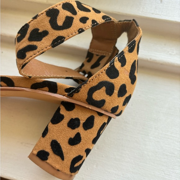 Urban Outfitters Cheetah Heels - Picture 3 of 6